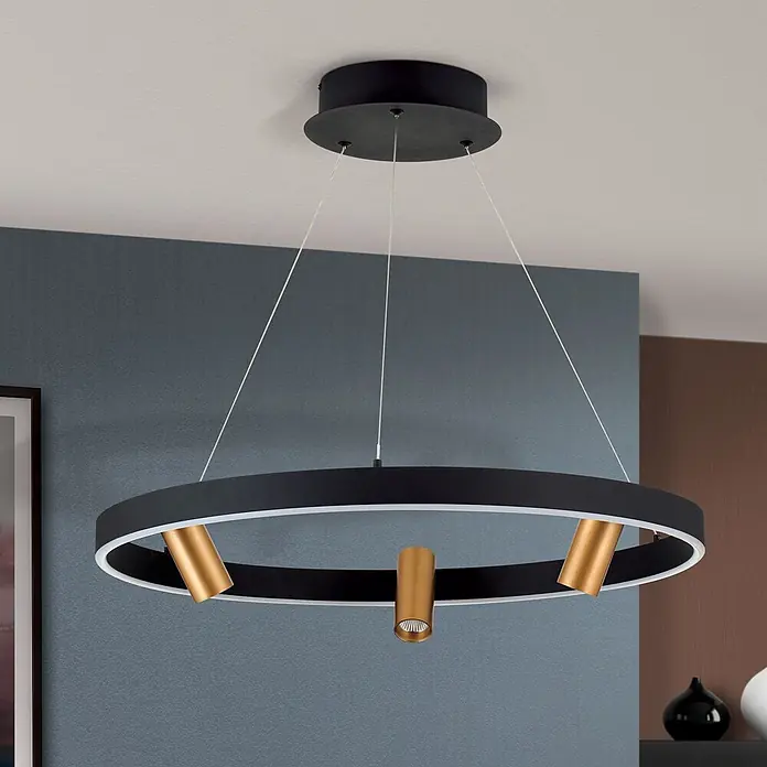 Orion Leuchten Pendelleuchte Berlin -  - Moderne schwarze runde LED-Pendelleuchte mit drei goldenen Strahlern, von der Decke abgehängt.
