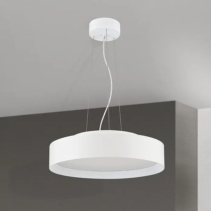 Orion Leuchten Pendelleuchte Vario Ø 40 cm -  - Weiße runde Pendelleuchte hängt an dünnen Drähten und einem Kabel von der Decke.