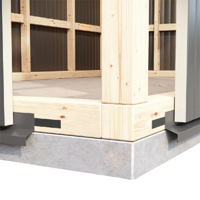 Fassadenpaneel Sandwich PUR - Anthrazit, L x B: 250 x 100 cm, Stahl - Holzrahmen auf Betonfundament mit schwarzem Dichtband und grauem Metallblech für Schutz.