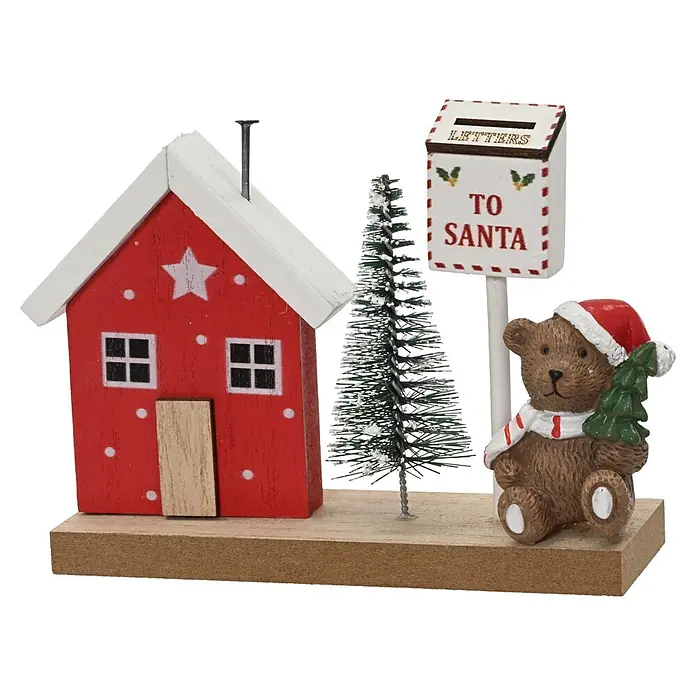 Figura decorativa navideña Casita con árbol, oso y buzón - 12 x 4 x 9 cm, Madera, Rojo/Blanco - Decoración navideña: casa de madera roja, árbol helado, buzón 'Letters to Santa' y oso de peluche sobre base de madera.
