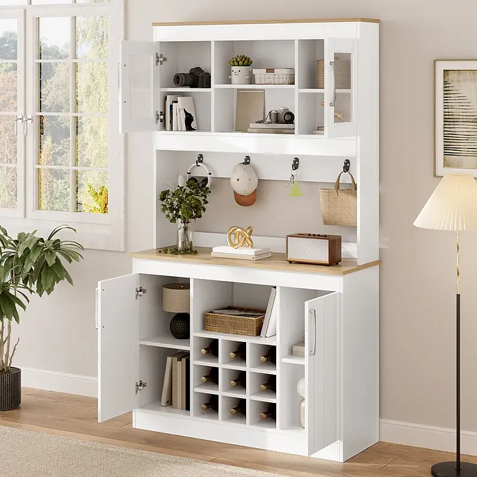 SONNENH Buffetschrank 106 x 39 x 175 cm, 9 Weinfächer, Weiß/Holzoptik -  - Weißer Schrank mit Holzplatte, Glastüren oben, offenen Fächern, Haken, Unterschränken und Weinregal.