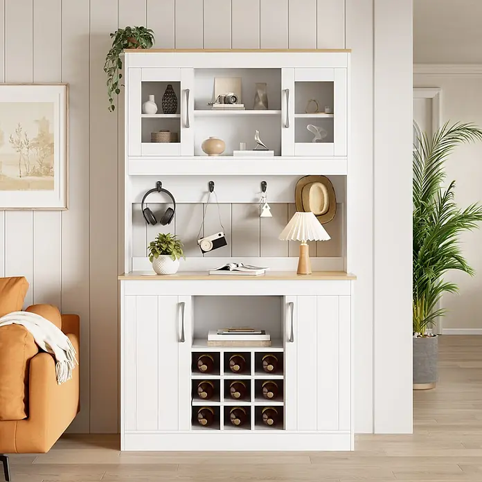 SONNENH Buffetschrank 106 x 39 x 175 cm, 9 Weinfächer, Weiß/Holzoptik -  - Weißer Vitrinenschrank mit heller Holzplatte, Glastüren, Haken und Weinregal für vielseitige Aufbewahrung.