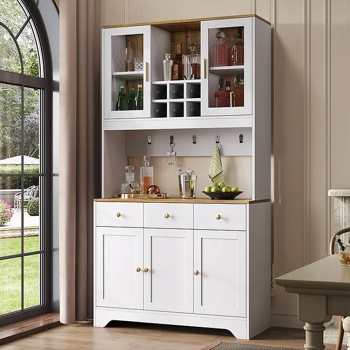 SONNENH Buffetschrank 94,5 x 30 x 175,5 cm, 6 Weinfächer, Weiß/Holzoptik -  - Weißer Holz-Barschrank mit Naturholzplatte, Glastüren und goldenen Griffen, für Getränke und Gläser.