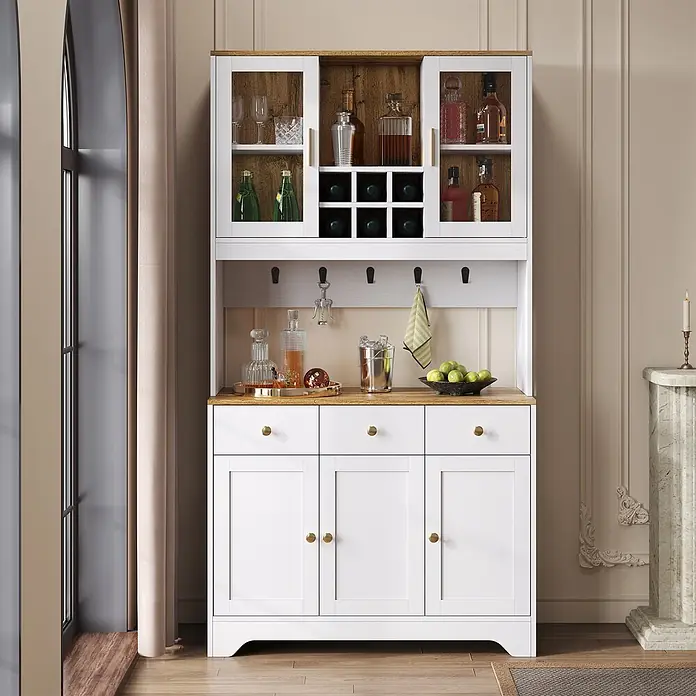 SONNENH Buffetschrank 94,5 x 30 x 175,5 cm, 6 Weinfächer, Weiß/Holzoptik -  - Weißer Bar-Buffet-Schrank mit Holzplatte und -innenraum, Glastüren, Weinregalen und Unterschränken.