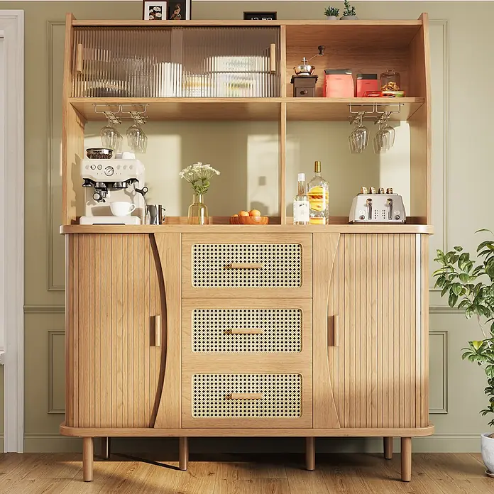 SONNENH Buffetschrank 140 x 40,5 x 174,5 cm, 4 Einlegeböden, Natur -  - Heller Holzschrank mit geriffelten Glastüren, Rattanschubladen und gerillten Details, als Getränkestation.