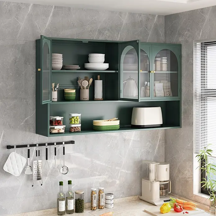 SONNENH Hängeschrank 120 x 23 x 70 cm, 3 Ebenen, Dunkelgrün -  - Ein dunkelgrüner Hängeschrank mit Glastüren, gefüllt mit Geschirr und Küchenutensilien, über einer Arbeitsplatte angebracht.