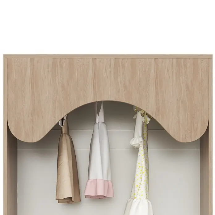 SONNENH Kleiderschrank 80 x 46 x 141,5 cm, Weiß/Holzoptik -  - Heller Holzschrank mit gewellter Front und drei bunten Kleidungsstücken darin.