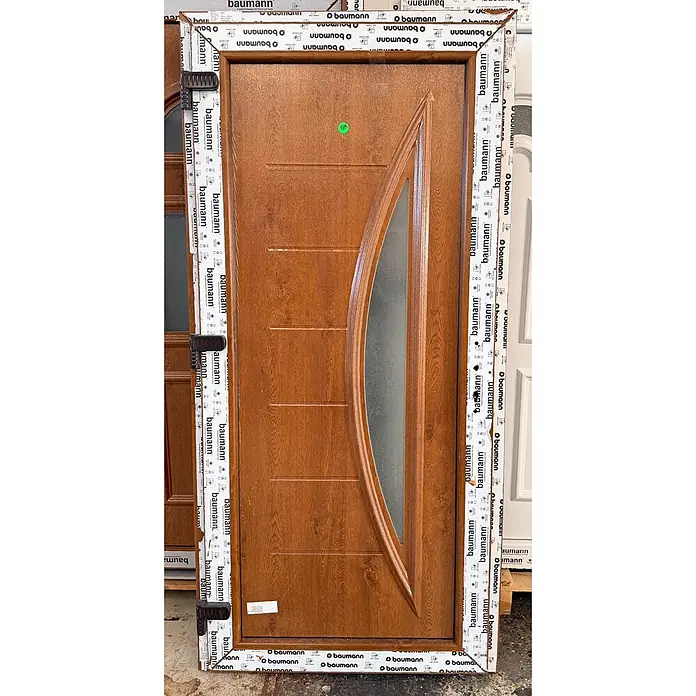 PVC-Haustür Eiche MG5, 100 x 210 cm, DIN-Anschlag links -  - Braune Tür in Holzoptik mit vertikalem, gebogenem Glaselement.