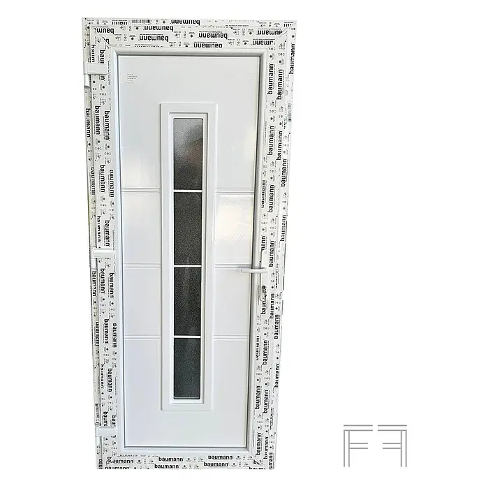 PVC-Haustür Fintex Group M3, Weiß, 900 x 2100 mm, DIN-Anschlag rechts -  - Weiße moderne Eingangstür mit langem, vertikalem Milchglaspanel und Griff.