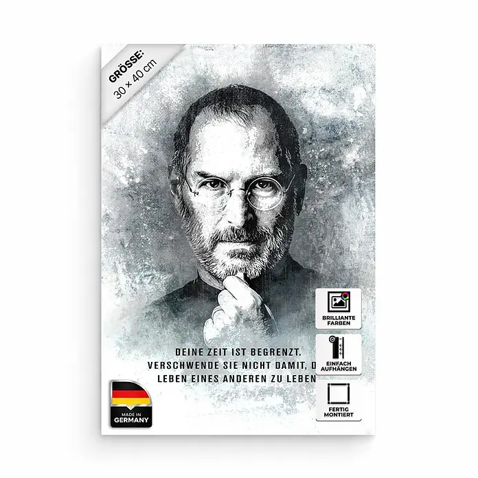 Hustling Sharks Leinwandbild Lebe Dein Leben – 30 × 40 cm -  - 30x40 cm Poster mit einem Graustufen-Porträt von Steve Jobs, seinem Zitat und Hinweisen wie 'Made in Germany'.