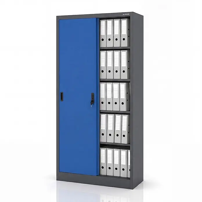Jan Nowak Büroschrank KUBA mit Schiebetüren, 90x185x40 cm, Anthrazit-Blau -  - Metall-Büroschrank mit grauem Gestell und blauer Schiebetür, gefüllt mit weißen Ordnern und einem Schloss.