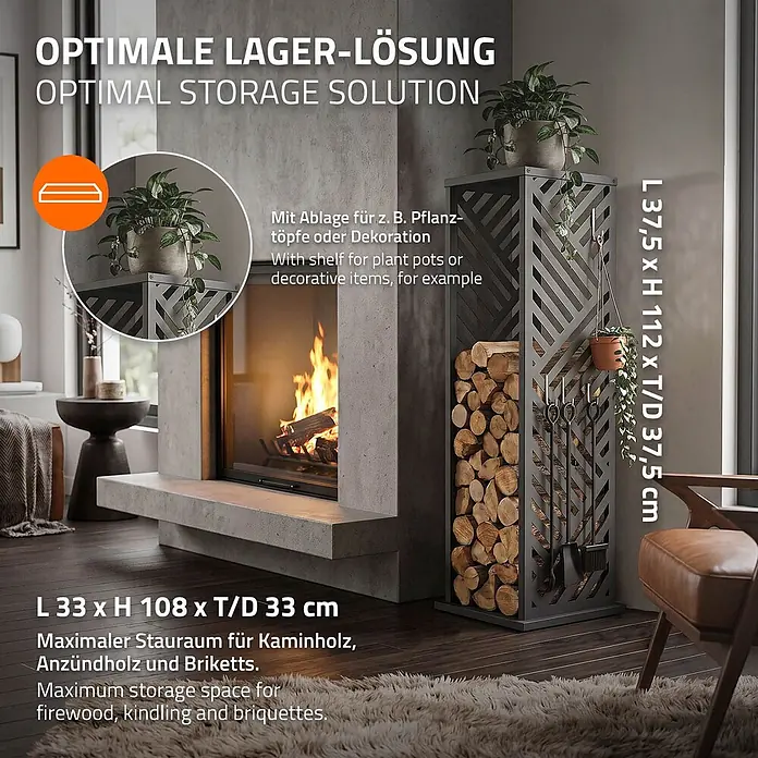 ML-Design Kaminholzregal 37,5x37,5x112 cm Anthrazit Streifen-Motiv -  - Dunkelgraues Metall-Kaminholzregal mit geometrischem Muster, Ablage und Haken für Kaminbesteck, gefüllt mit Holz neben einem Kamin.