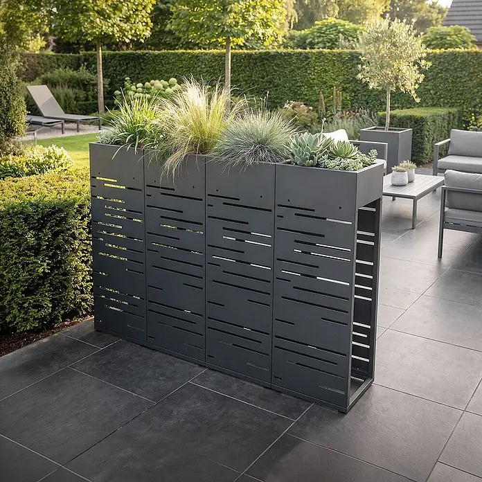ML-Design Kaminholzregal Pflanzkasten Anthrazit 30x30x111 cm Gitter-Motiv -  - Dunkelgraue Metall-Pflanzgefäß-Sichtschutzwand mit abstrakten Ausschnitten, dient als stilvolle Trennwand auf einer Terrasse, bepflanzt.