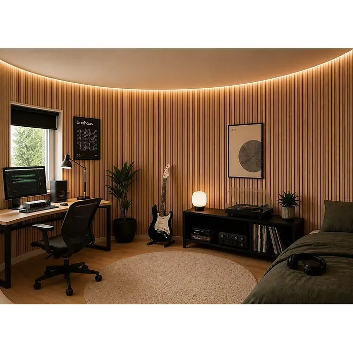 Dioco Panel de pared Flexible Nexus - Marrón, 260 cm x 29 cm x 12 mm, 2 ud. - Habitación moderna con paredes curvas de listones de madera, con escritorio, guitarra eléctrica, tocadiscos y cama.