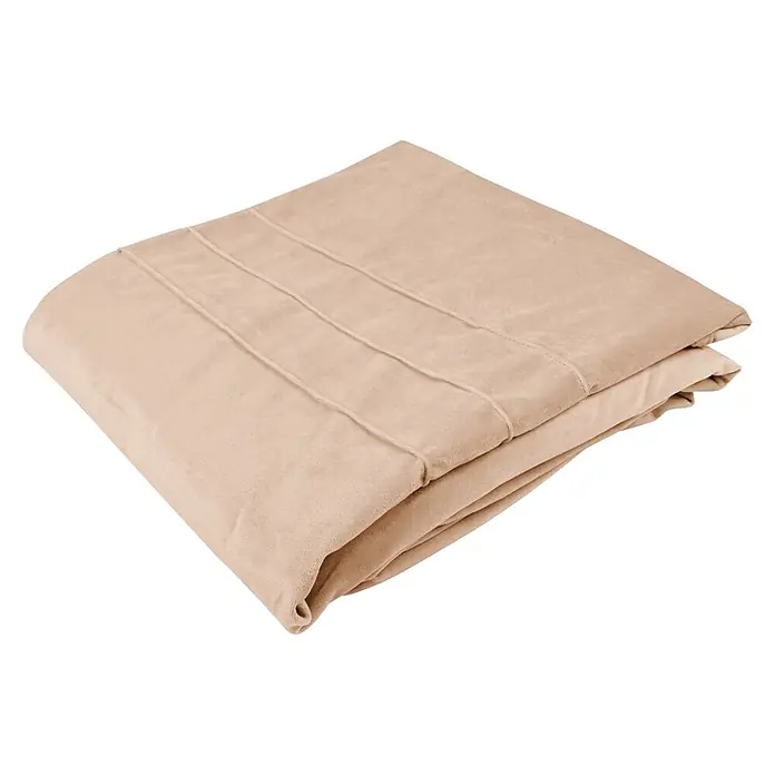 Dekokissen & Decken-Set Paulina - 2 -tlg., Champagner - Gefaltete beige Decke mit drei parallelen Falten.