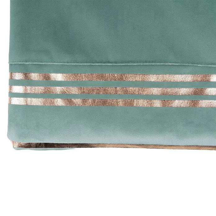 Dekokissen & Decken-Set Prisma - 2 -tlg., Mint/Gold - Türkisfarbener Samtstoff mit drei roségoldenen Metallstreifen und passendem Unterrand.