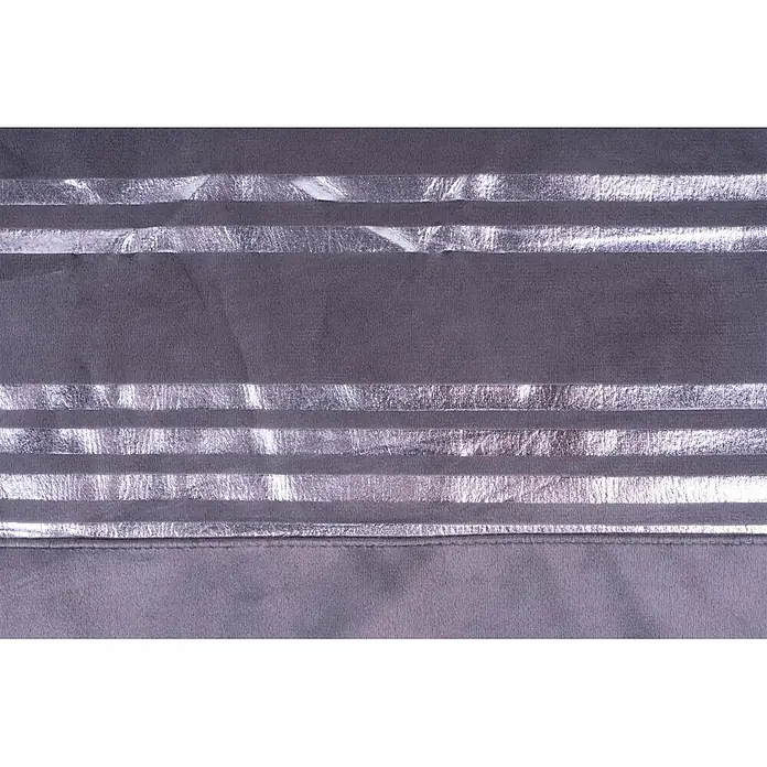 Dekokissen & Decken-Set Prisma - 2 -tlg., Graphit/Silber - Grauer Stoff mit horizontalen strukturierten silbernen Metallstreifen.