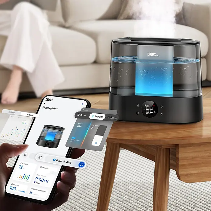 Dreo Humidificador 420S - 16,1 x 29,7 x 24,8 cm, 4 l, Negro - Humidificador DREO negro con tanque transparente emite niebla, sobre mesa de madera, controlado por app de smartphone con ajustes de humedad.