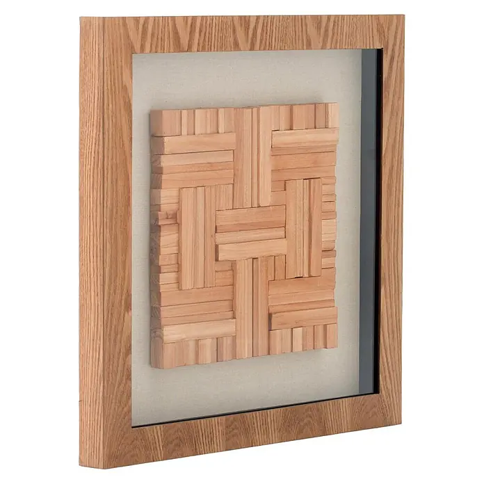 Bild Holzkunst - Carré I, B x H: 60 x 60 cm - Gerahmtes Wandbild aus ineinander verwobenen hellen Holzleisten, die ein geometrisches Muster bilden, in einem natürlichen Holz-Schattenfugenrahmen.