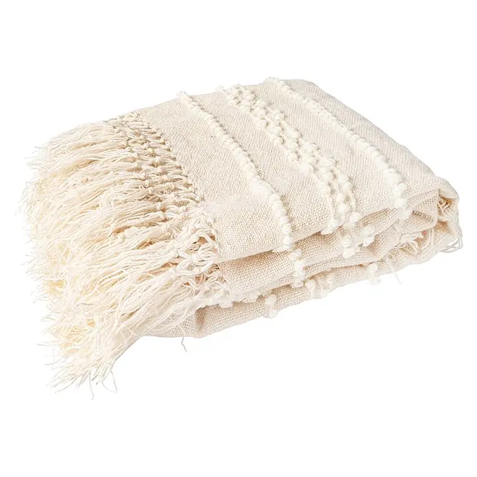 Wohndecke Bohist 325 - 130 x 170 cm, Natural, 100 % Wolle - Gefaltete cremefarbene Überwurfdecke mit strukturierter Noppenmusterung und Fransen.