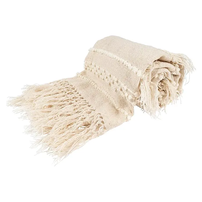 Wohndecke Bohist 325 - 130 x 170 cm, Natural, 100 % Wolle - Cremefarbene gewebte Überwurfdecke mit Texturmustern und Fransen, zusammengerollt.