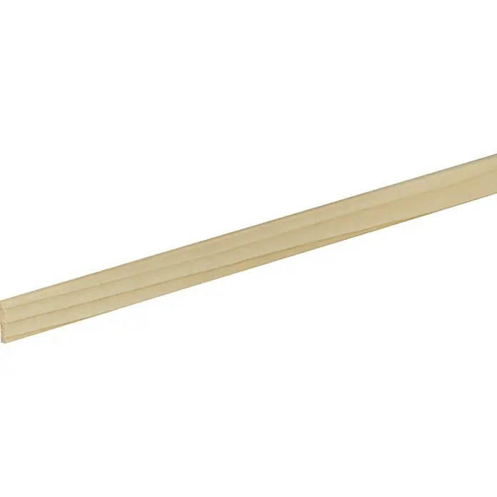 Profiles and more Rechteckleiste - 100 cm x 19 mm x 5 mm, Fichte/Kiefer - Nahaufnahme einer hellen, unbehandelten Holzleiste, ideal für Bau- oder DIY-Projekte. Ihre glatte Oberfläche lädt zur individuellen Gestaltung ein.