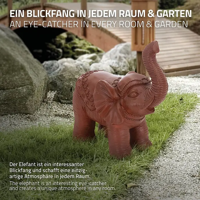 Deko Elefant Figur 36 x 19 x 39 cm, Braun -  - Rötlich-braune Elefantenstatue mit erhobenem Rüssel und detaillierten Mustern, als Blickfang in einem Garten positioniert.