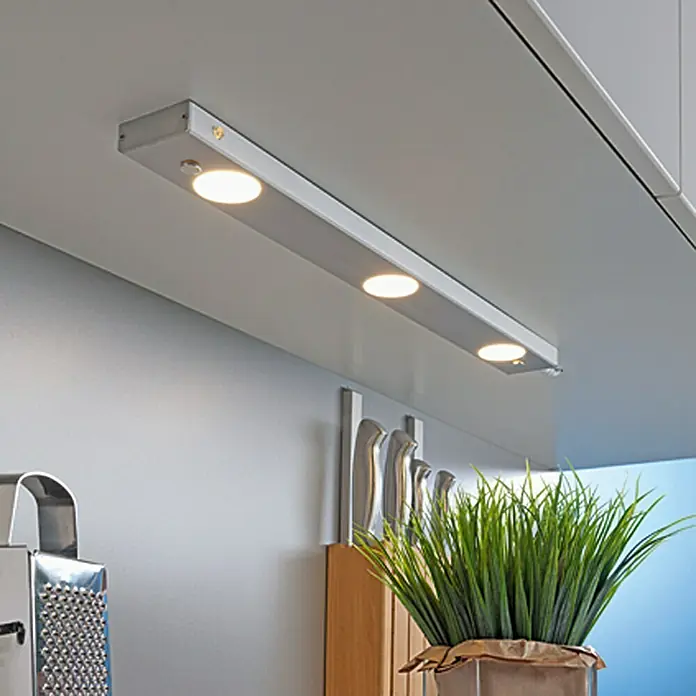 Tween Light Lámpara LED bajo mueble Rico - Potencia máx.: 9 W, 720 lm, Aluminio, 50 cm - Vista de la cocina con una moderna luz bajo armario que proporciona luz cálida y crea un ambiente agradable.\n