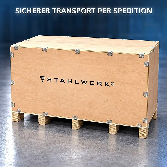 Kompressor 10 bar 280 L 11,83 PS 8,70 kW 1500 l/min Druckluftkompressor -  - Helle Holzkiste mit Metallbeschlägen und STAHLWERK® Logo auf Palettenblöcken für sicheren Transport.