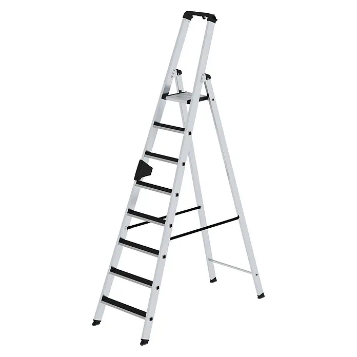 Stufen-Stehleiter einseitig begehbar mit clip-step 8 Stufen -  - Silberfarbene Aluminium-Klappleiter mit sieben schwarzen Stufen und schwarzem Haltegriff.