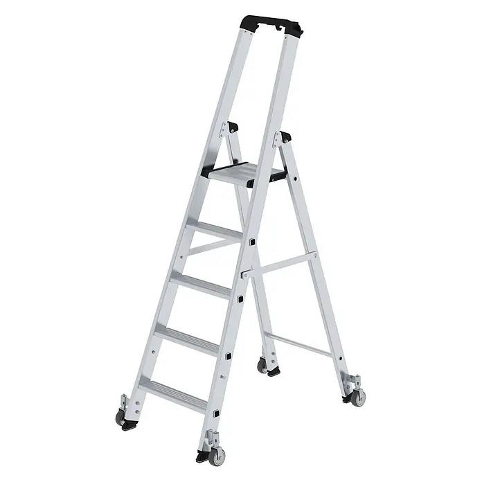 Stufen-Stehleiter einseitig begehbar mit Rollen 5 Stufen -  - Mobile Aluminium-Stehleiter mit vier Stufen, Haltegriff und robusten Rollen.