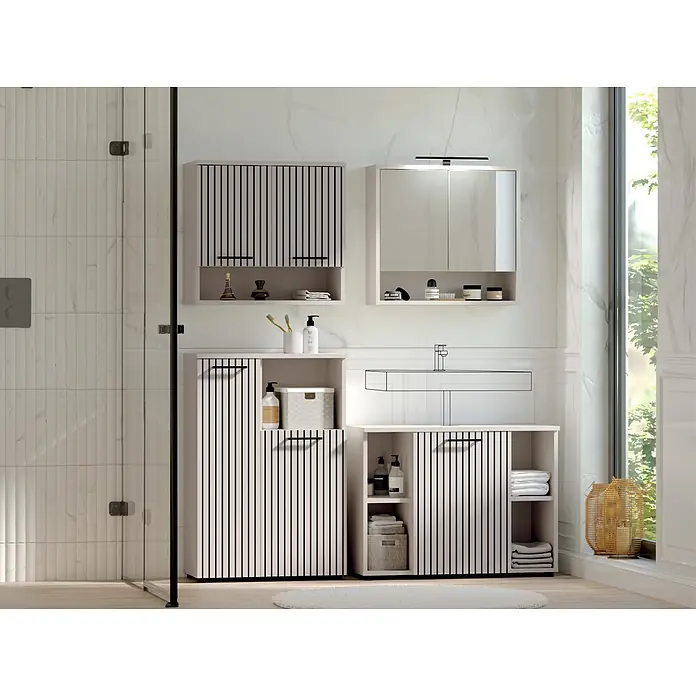 Respekta Badmöbel-Set Lina - Gesamtbreite Badmöbel: 155 cm, Kaschmir, Matt, Mit Beleuchtung, 4 -tlg. - Modernes Badezimmer mit weißen Lamellenschränken und Waschtischunterschrank, Spiegelschrank und eingezeichnetem Waschbecken.