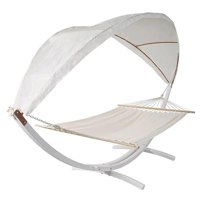 Mendler Hängematte HWC-J47 bis 200kg 420cm - weiß, Creme-weiß -  - Weiße Stoffhängematte mit integriertem Sonnendach und Holzspreizstäben auf einem weißen geschwungenen Gestell.