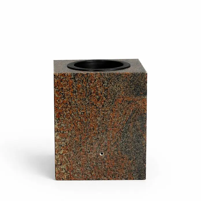 Grabvase Cube-XL, LxBxH: 17x17x25 cm, Granit, Gneis, Rot-Grau -  - Rechteckige, rotbraun gesprenkelte Granitvase mit schwarzem Rundaufsatz und kleinem Loch vorne.