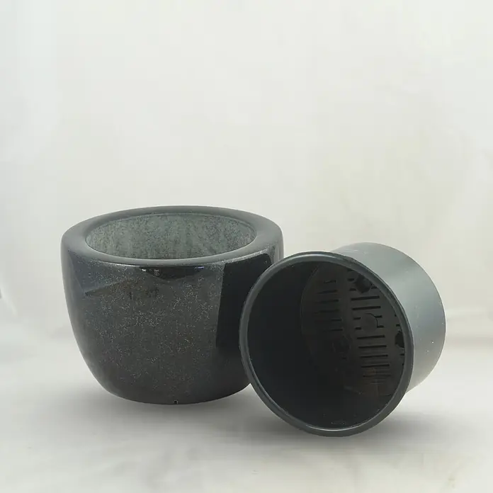 Grabschale Modern, ØxH: 24x15 cm, Granit, Schwedisch Black, Schwarz -  - Dunkelgrauer Granitmörser mit passendem dunkelgrauen Kunststoff-Ablasseinsatz.