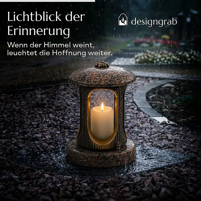 Runde Grablaterne Ø 15 cm, H 22 cm, Granit Gneis Halmstad, Gold-Messing -  - Granit-Grablaterne mit weißer Kerze, die einen regnerischen Friedhofsweg beleuchtet. Symbol der Erinnerung und Hoffnung.