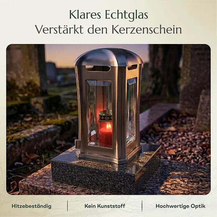 Grablaterne Venezia mit Granit-Sockel Nero Impala, 13x13x24 cm, Edelstahl -  - Metallene Grablaterne mit klarem Echtglas, einer brennenden Kerze, auf einer Granitplatte auf einem Friedhof.