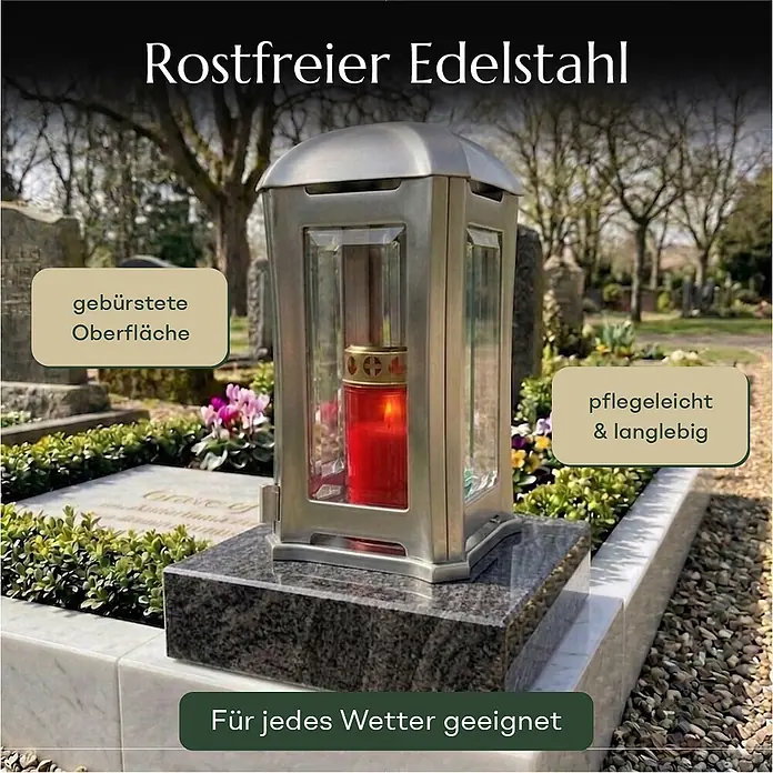 Grablaterne Venezia mit Granit-Sockel Orion, 13x13x24 cm, Edelstahl -  - Gebürstete Grablaterne aus Edelstahl mit roter Kerze, wetterfest, auf dunklem Granitsockel eines Grabes.