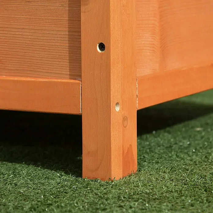 PawHut Hundehütte Gelb+Grün L82 x B58 x H58 cm -  - Nahaufnahme einer orangebraunen Holzkonstruktion mit Eckverbindung, Schrauben und einem stabilen Bein.