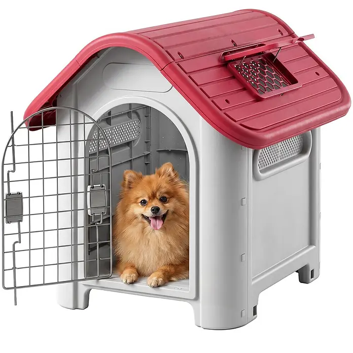 PawHut Hundehütte Rot+Hellgrau 59B x 75T x 66H cm -  - Rot-graue Kunststoff-Hundehütte mit offenem Metallgitter, ein fröhlicher Pomeranian-Hund sitzt darin.
