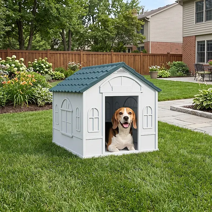 PawHut Hundehütte Blau 65L x 75,7B x 63H cm -  - Weiße Kunststoff-Hundehütte mit türkisem Dach und einem glücklichen Beagle darin.