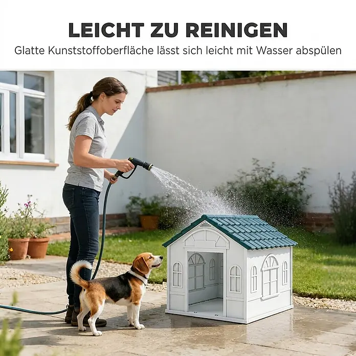 PawHut Hundehütte Blau 65L x 75,7B x 63H cm -  - Weiß-grünes Kunststoff-Hundezwinger wird von einer Person mit Wasser abgespült, was seine leicht zu reinigende Oberfläche zeigt.