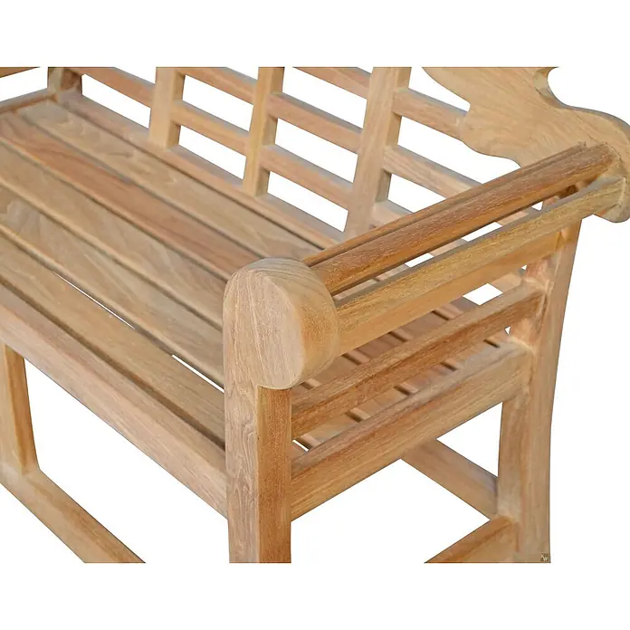 Teak Kinderbank 80 cm wetterfest unbehandelt verspieltes Design -  - Helle Gartenbank aus Teakholz mit Lattenrost-Sitz und Rückenlehne, Detail der Armlehne.