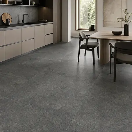 Feinsteinzeug in schwarzer Steinoptik 120x120 - Italienische Fliesen