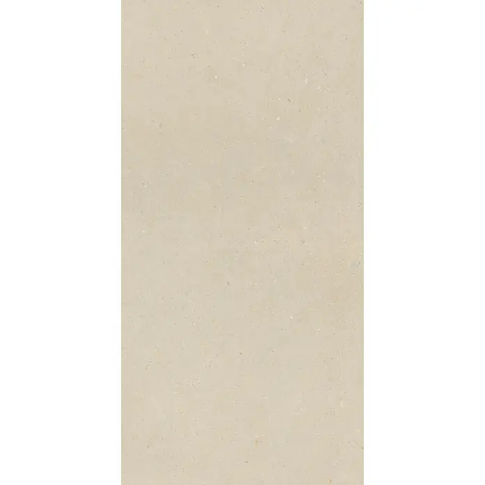 Feinsteinzeug in matter beiger Betonoptik 60x120 - Italienische Fliesen -  - Helle, beige Beton- oder Natursteintextur mit subtilen, feinen Sprenkeln.