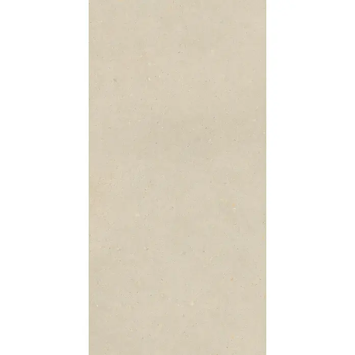 Feinsteinzeug in matter beiger Betonoptik 60x120 - Italienische Fliesen -  - Helles, beiges Material in Terrazzo-Optik mit feinen, mehrfarbigen Sprenkeln.