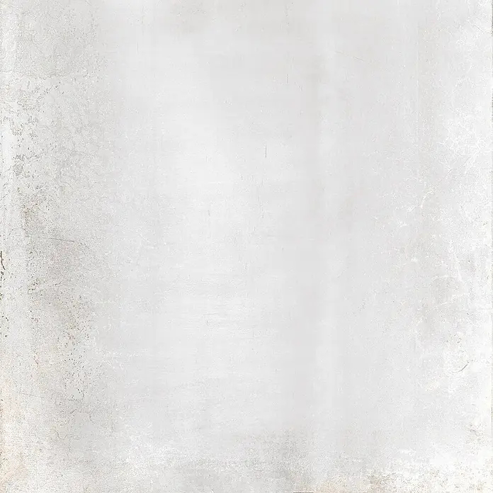 Feinsteinzeug in Metall weißer Betonoptik 60x60 - Italienische Fliesen -  - Hellgraue, abgenutzte Beton- oder Putztextur mit subtilen bräunlichen Flecken und Kratzern.
