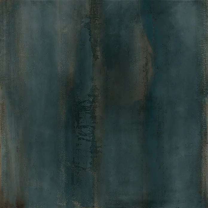 Design-Feinsteinzeug in Grün 120x120 - Italienische Fliesen -  - Oxidierte dunkel türkisblaue Metalltextur mit verwitterten Bereichen.