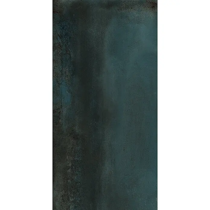 Feinsteinzeug in oxidierter grüner Metalloptik 60x120 - Ital. Fliesen -  - Dunkelgrüne, verwitterte Metalltextur mit rustikalen braunen Akzenten.