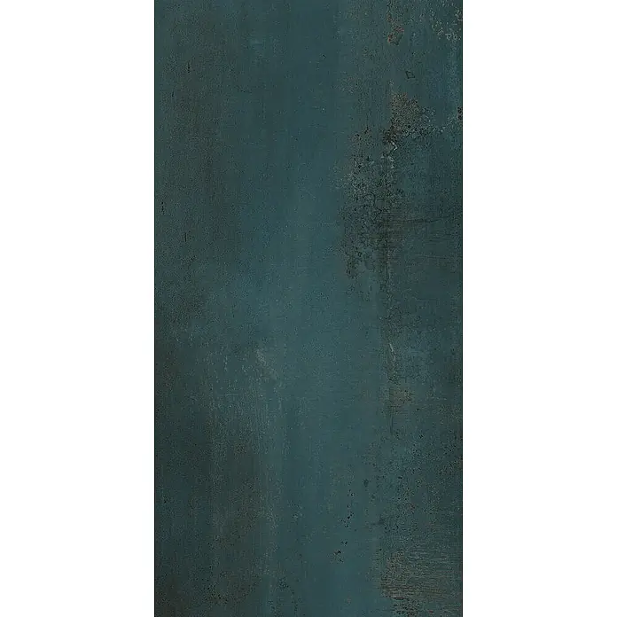 Feinsteinzeug in oxidierter grüner Metalloptik 60x120 - Ital. Fliesen -  - Petrolblau geflieste Oberfläche mit verwitterter, oxidierter Metalltextur.